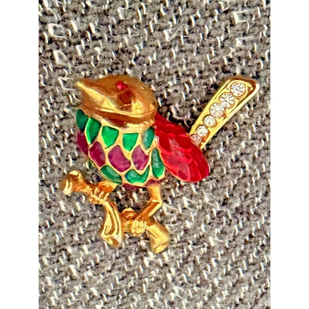 Vintage Retro Y2k Tropical Forest Nature Colorful Bird Lapel Pin w Red Eye.
